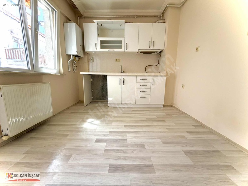 Kolçan Emlak'tan Caddeye Yakın 2+1 Satılık Daire — fotoğraf 5