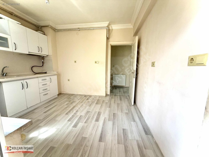 Kolçan Emlak'tan Caddeye Yakın 2+1 Satılık Daire — fotoğraf 6