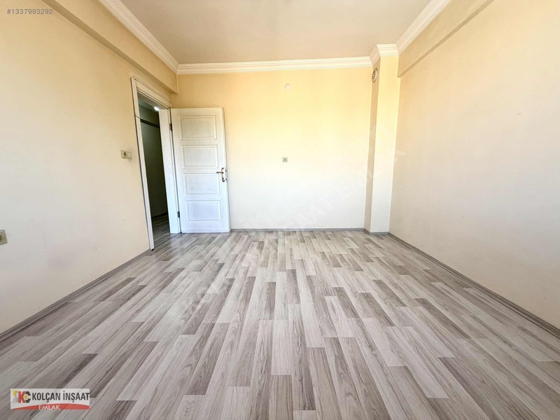 Kolçan Emlak'tan Caddeye Yakın 2+1 Satılık Daire — fotoğraf 15