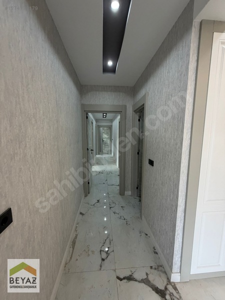 Beyaz- Vali Konağı Karşışı Sitede 4+1 (210m2) Satılık Daire — fotoğraf 19