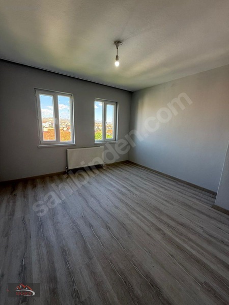 Eksen'den Sunguroğlu Mh. Karakoca Sitesinde Giriş Kat 3+1 — fotoğraf 2