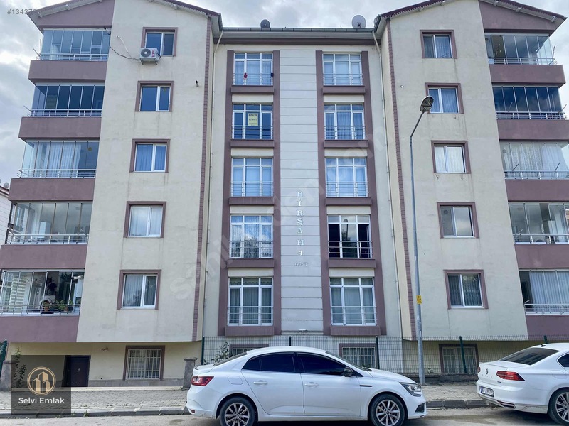 Selvi Emlak'tan Ara Kat Yürüyüş Yoluna Cephe Dairemiz