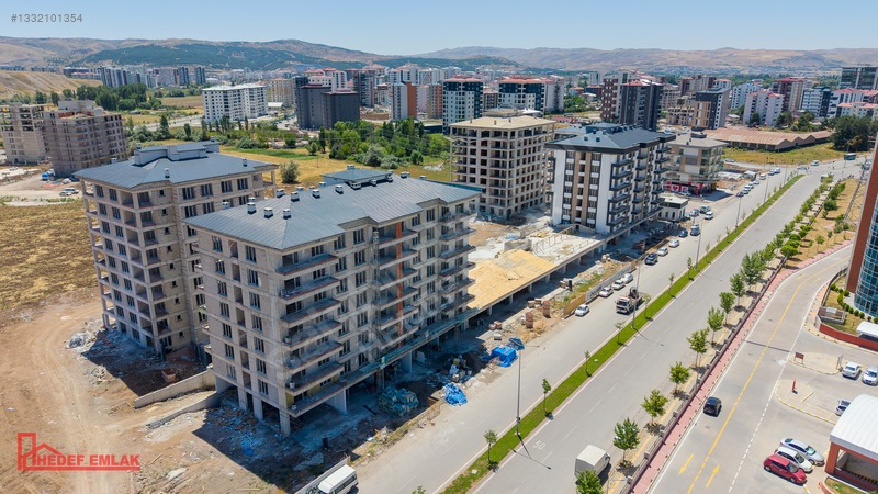 Hedef Emlak'tan Numune Ana Caddede Satılık 1+1 Ultra Lux Daire — fotoğraf 2