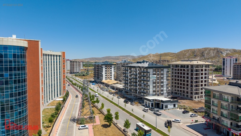 Hedef Emlak'tan Numune Ana Caddede Satılık 1+1 Ultra Lux Daire — fotoğraf 4