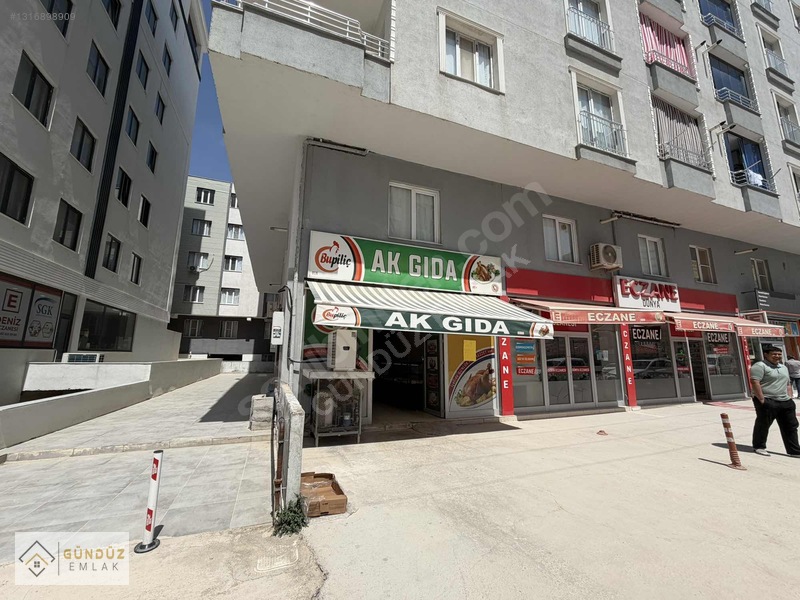 Şehrin Parlak Bölgesinde 90m2 Düz Girişli Dükkanımız Satılıktır. — fotoğraf 30