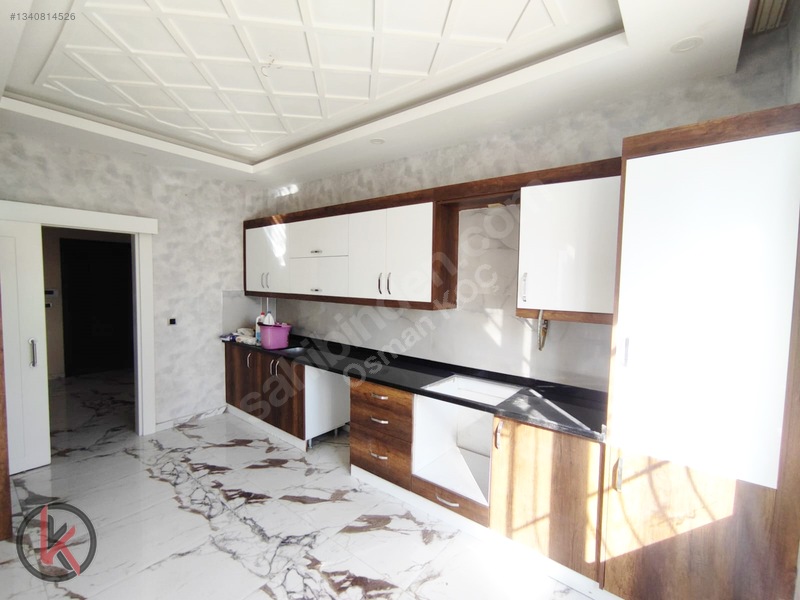 Beykent'te Cam Balkon Duvar Kağıtlı Geniş Oturumlu 3+1 Lüks Dai