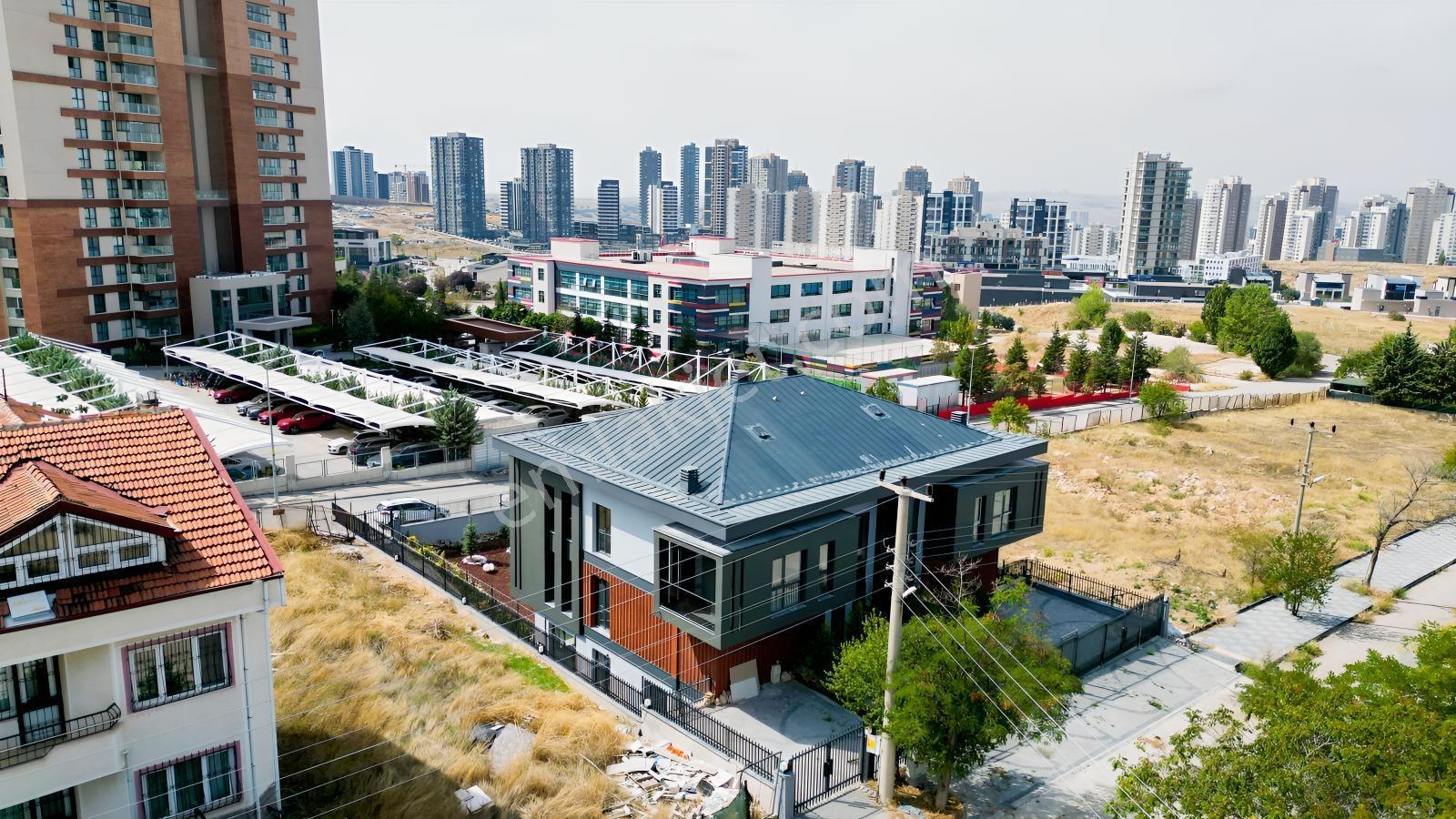 İncek Kızılcaşar Tek Yapıda Emsalsiz Asansörlü 4+2 Satılık Villa