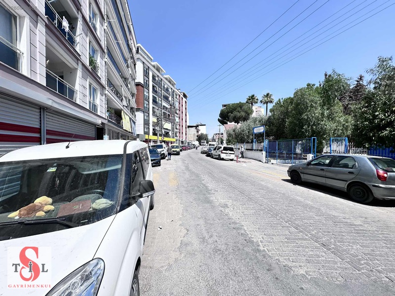 İstiklal Mahallesi'nde Otomatik Kepenkli, 80+75m² Satılık Mağaza — fotoğraf 3