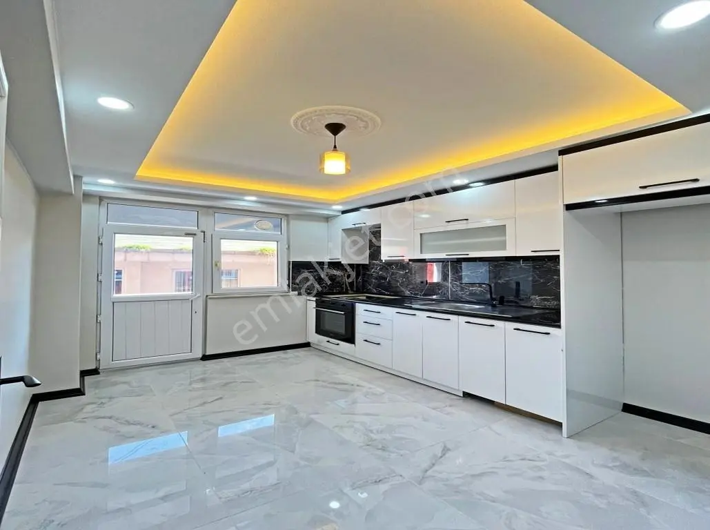 Cumhuriyet'te Site İçi Geniş M2 2+1 Satılık Daire