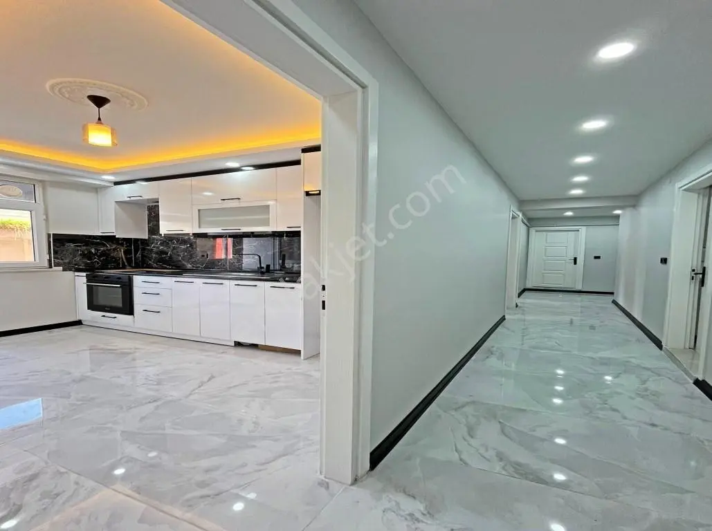 Cumhuriyet'te Site İçi Geniş M2 2+1 Satılık Daire — fotoğraf 3