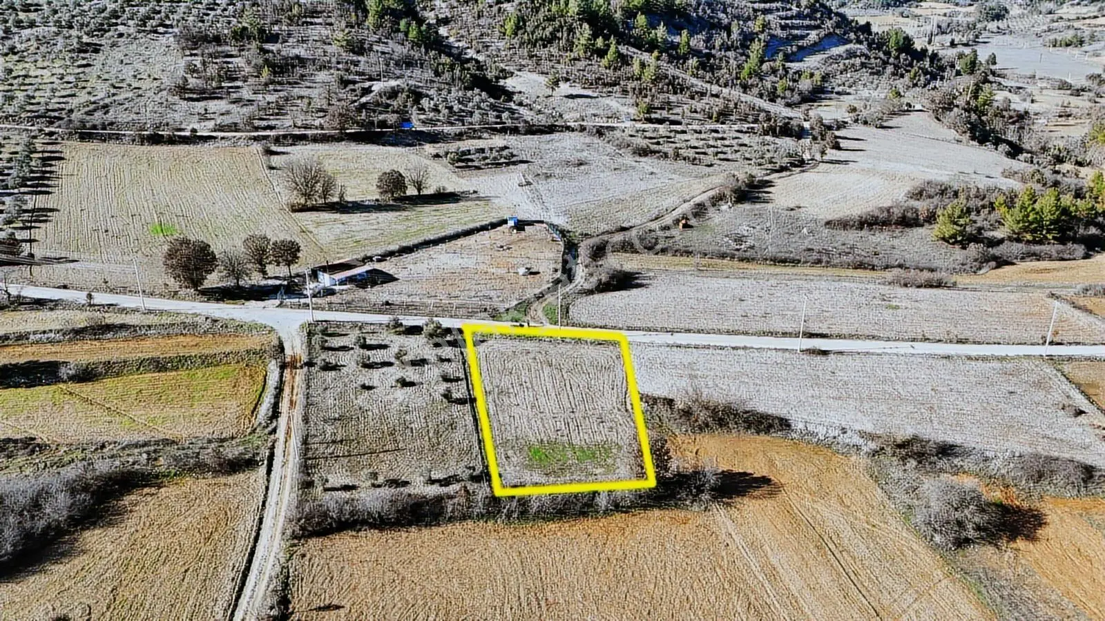 Yenibağyaka'Da Köye Yakın Anayol Kenarı 1222 M2 Tarla