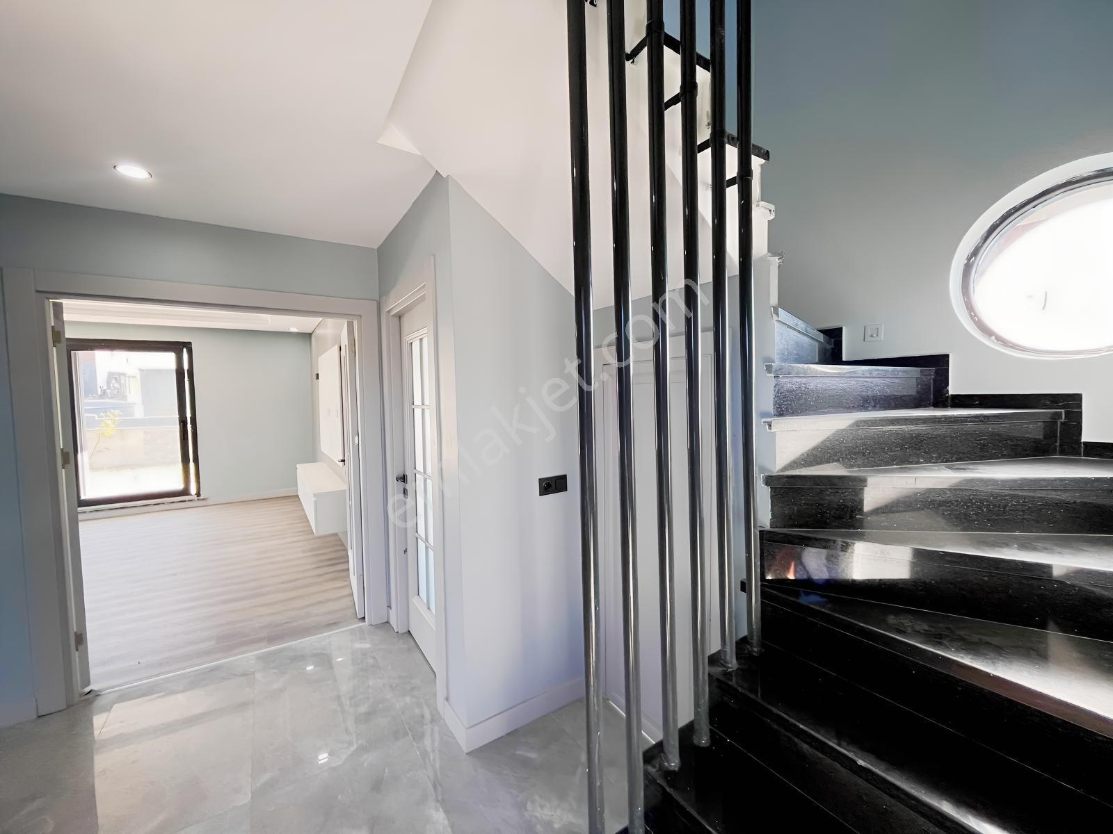 Silivri Ortaköyde İskanlı Havuzlu Sitede 4+1 Sıfır Villa — fotoğraf 2