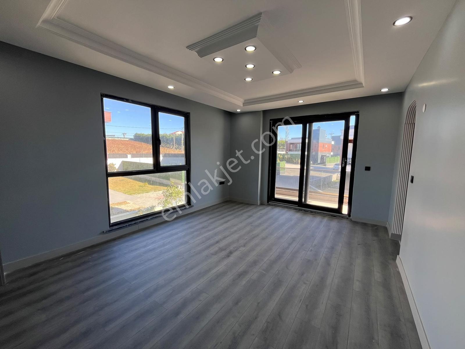 Silivri Ortaköyde İskanlı Havuzlu Sitede 4+1 Sıfır Villa — fotoğraf 12