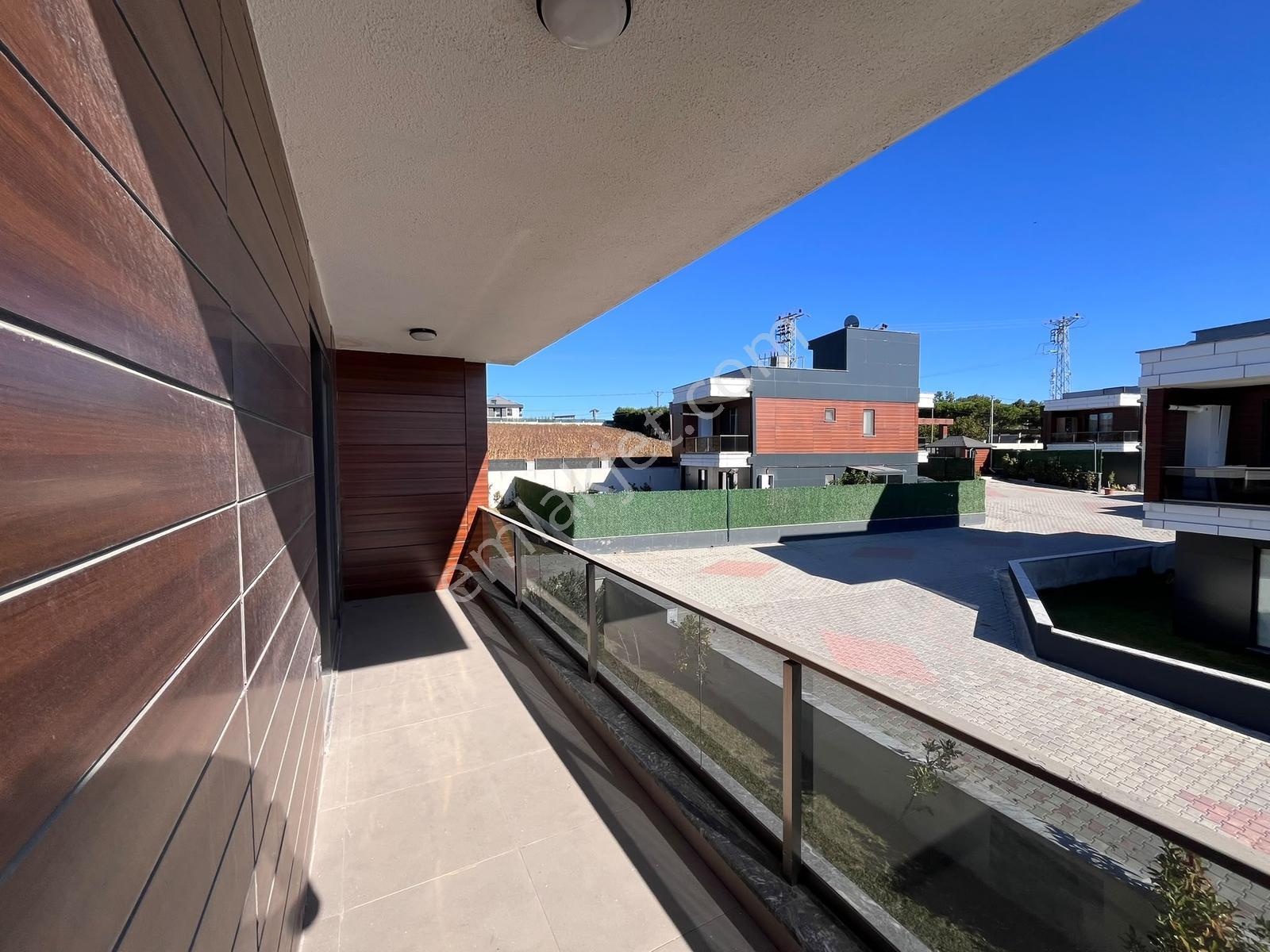 Silivri Ortaköyde İskanlı Havuzlu Sitede 4+1 Sıfır Villa — fotoğraf 20