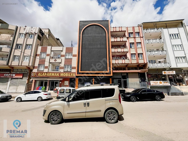 Cadde Üzeri Satılık 6 Katlı İş Yeri (1500m²) — fotoğraf 3