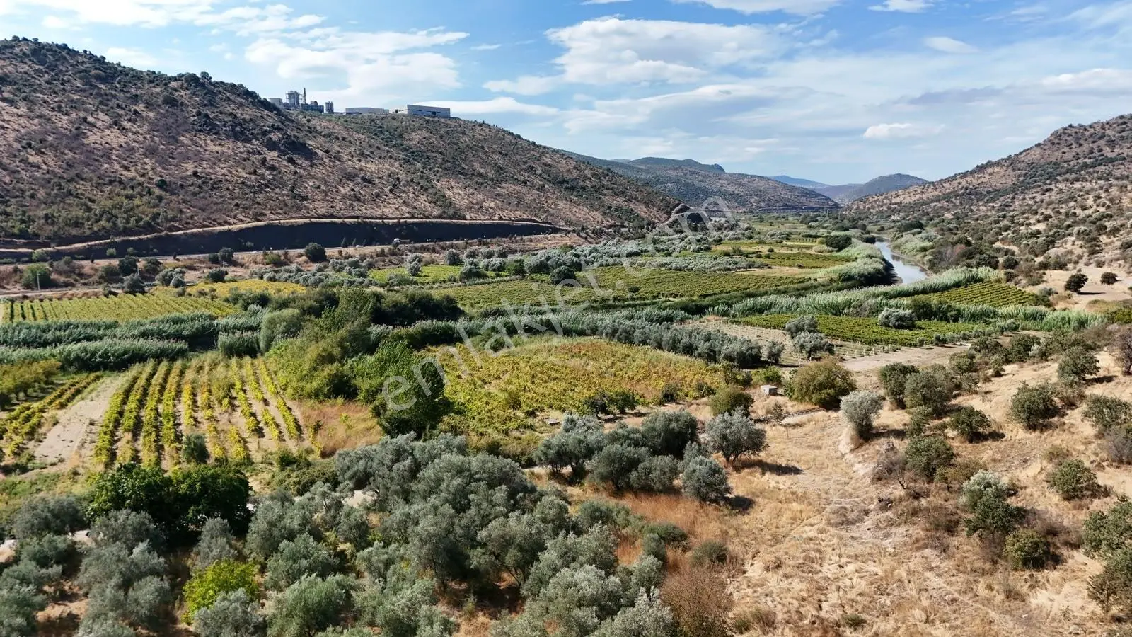 Zeki Emlak'tan Yunusemre Şamar'da 2.491,43 M² Satılık Tarla — fotoğraf 2