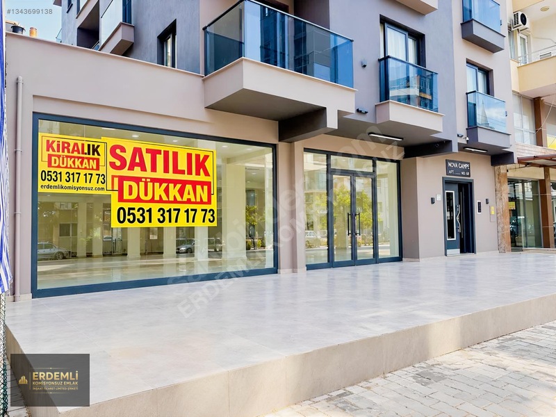 Erdemli'De İşlek Caddede Satılık 180 M² Dükkan