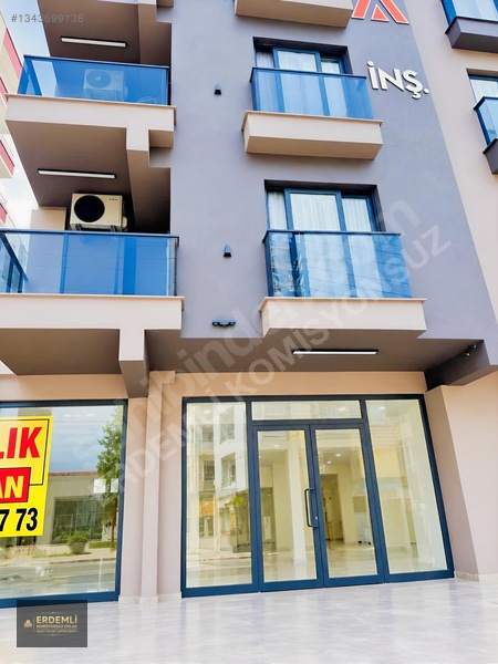 Erdemli'de İşlek Caddede Satılık 180 M² Dükkan — fotoğraf 3