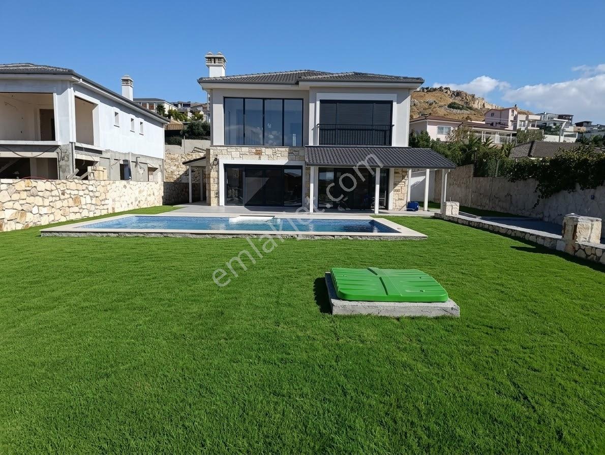 Foçaköyün En Değerli Bölgesinde 4+1 Havuzlu Villa Açıklamayı Oku