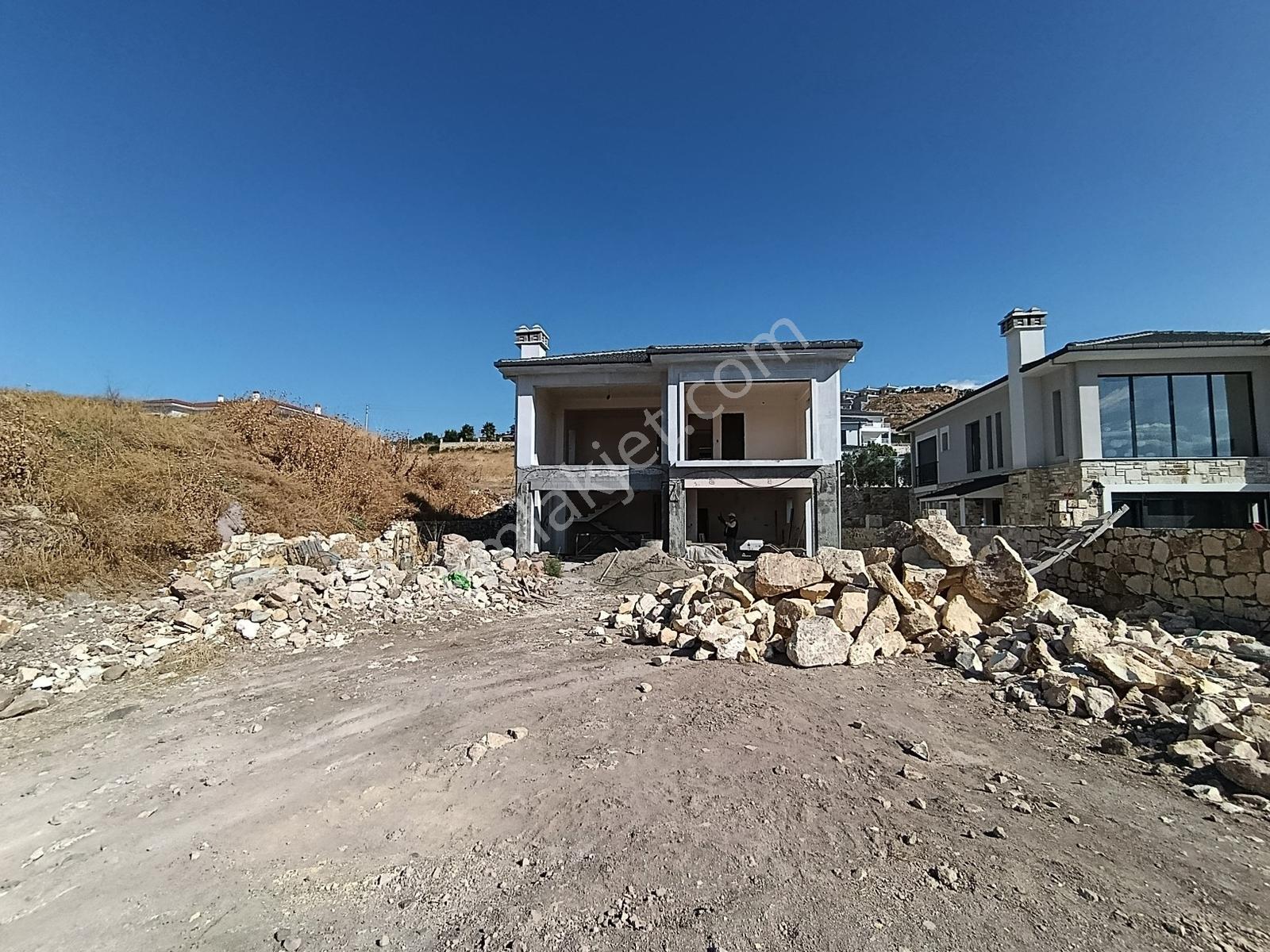 Foçaköyün En Değerli Bölgesinde 4+1 Havuzlu Villa Açıklamayı Oku — fotoğraf 2