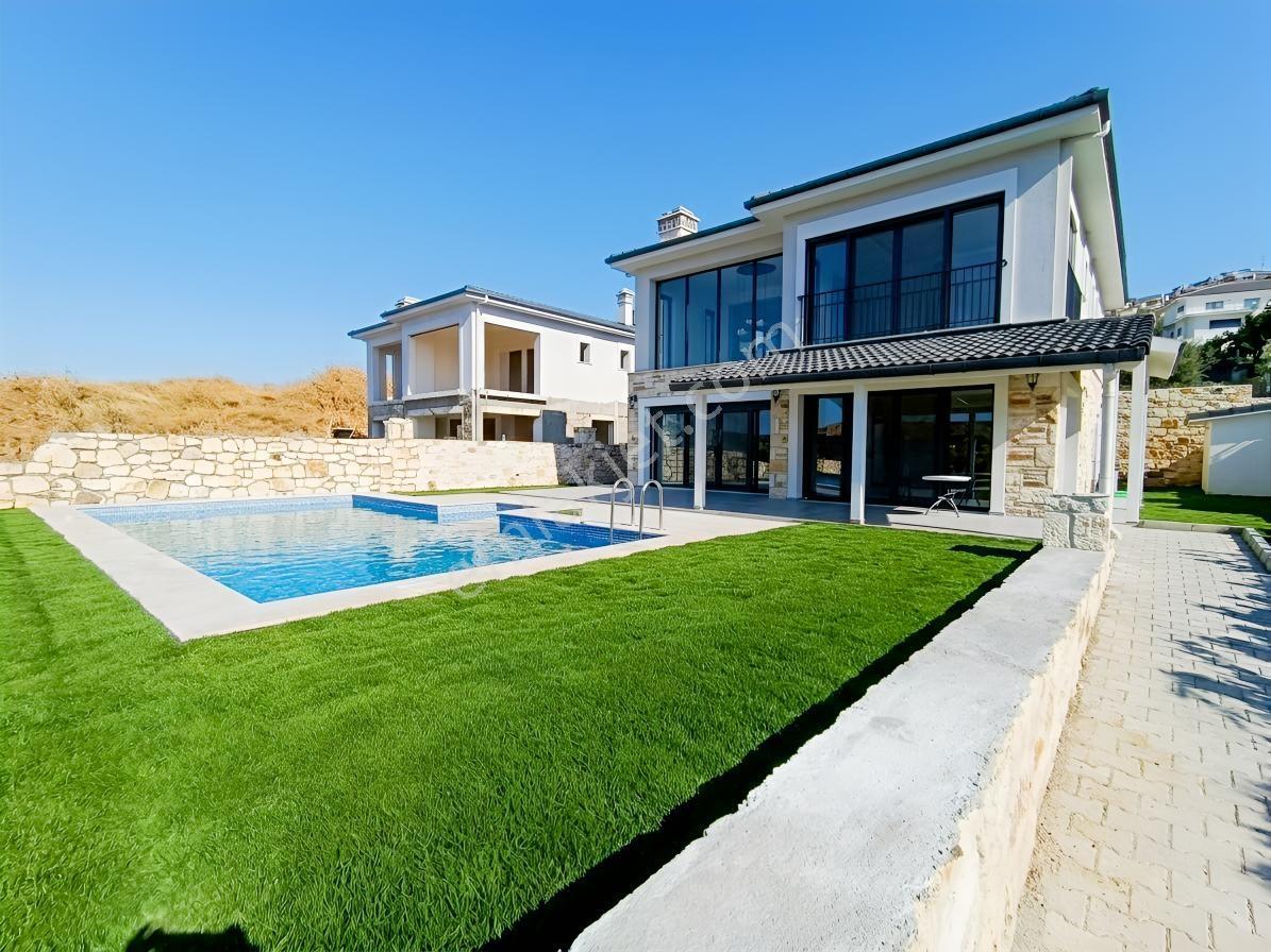 Foçaköyün En Değerli Bölgesinde 4+1 Havuzlu Villa Açıklamayı Oku — fotoğraf 3