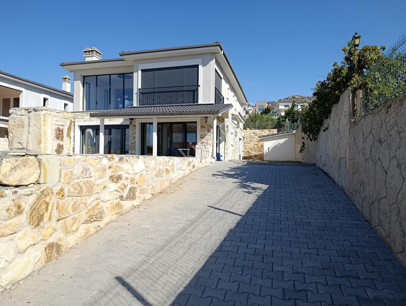 Foçaköyün En Değerli Bölgesinde 4+1 Havuzlu Villa Açıklamayı Oku — fotoğraf 5