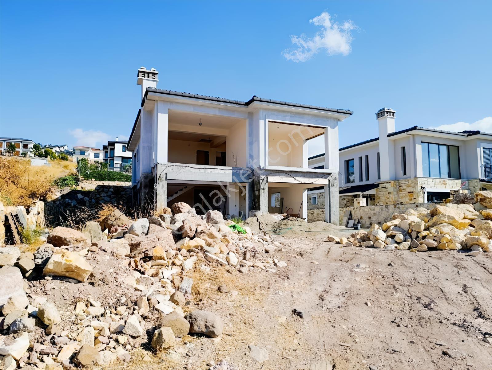 Foçaköyün En Değerli Bölgesinde 4+1 Havuzlu Villa Açıklamayı Oku — fotoğraf 6