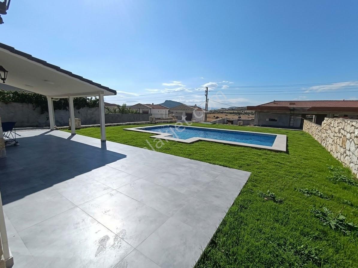 Foçaköyün En Değerli Bölgesinde 4+1 Havuzlu Villa Açıklamayı Oku — fotoğraf 7