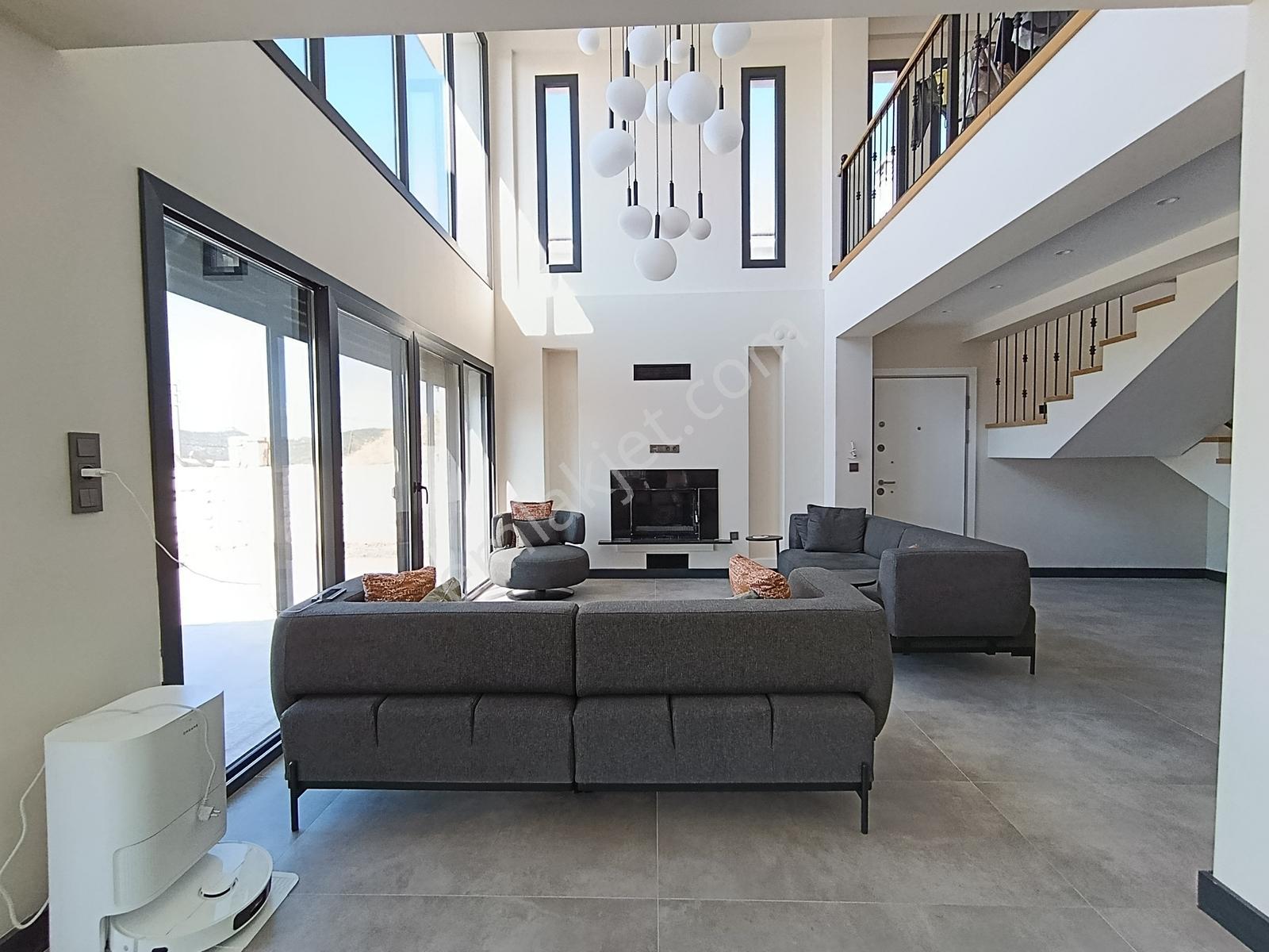 Foçaköyün En Değerli Bölgesinde 4+1 Havuzlu Villa Açıklamayı Oku — fotoğraf 8