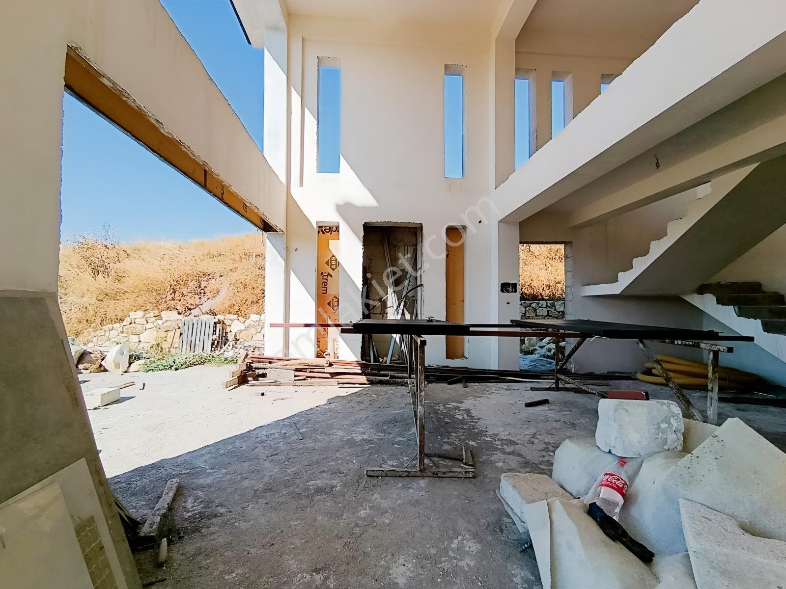 Foçaköyün En Değerli Bölgesinde 4+1 Havuzlu Villa Açıklamayı Oku — fotoğraf 9