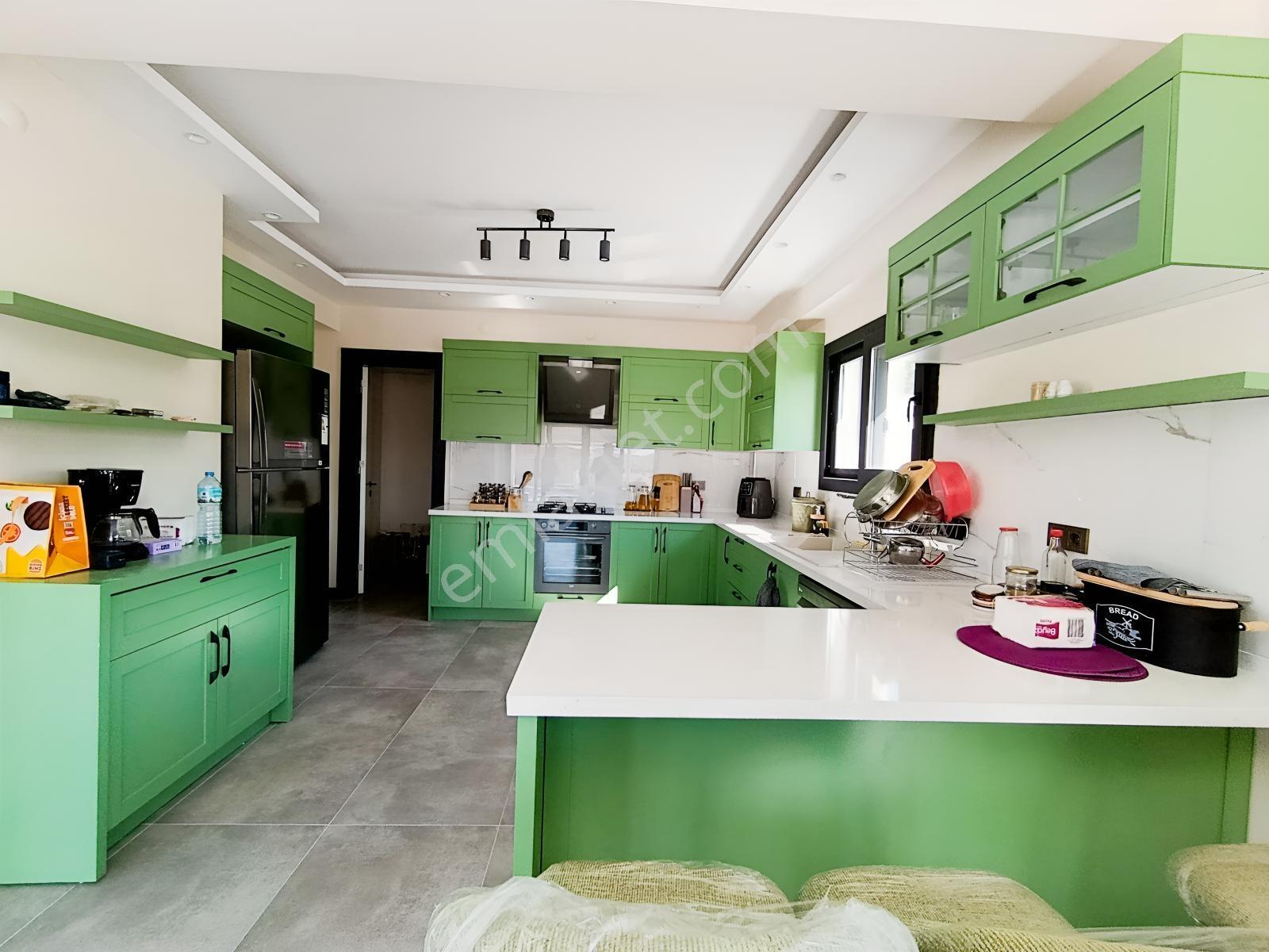 Foçaköyün En Değerli Bölgesinde 4+1 Havuzlu Villa Açıklamayı Oku — fotoğraf 10