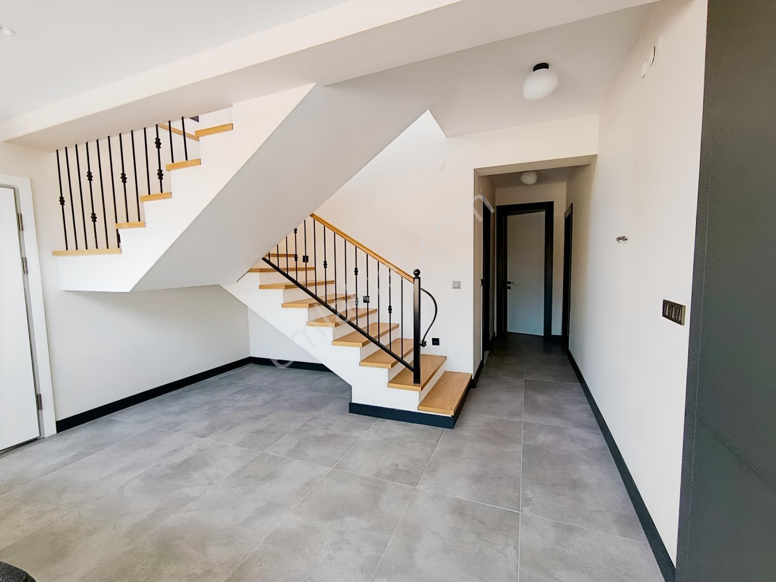 Foçaköyün En Değerli Bölgesinde 4+1 Havuzlu Villa Açıklamayı Oku — fotoğraf 15