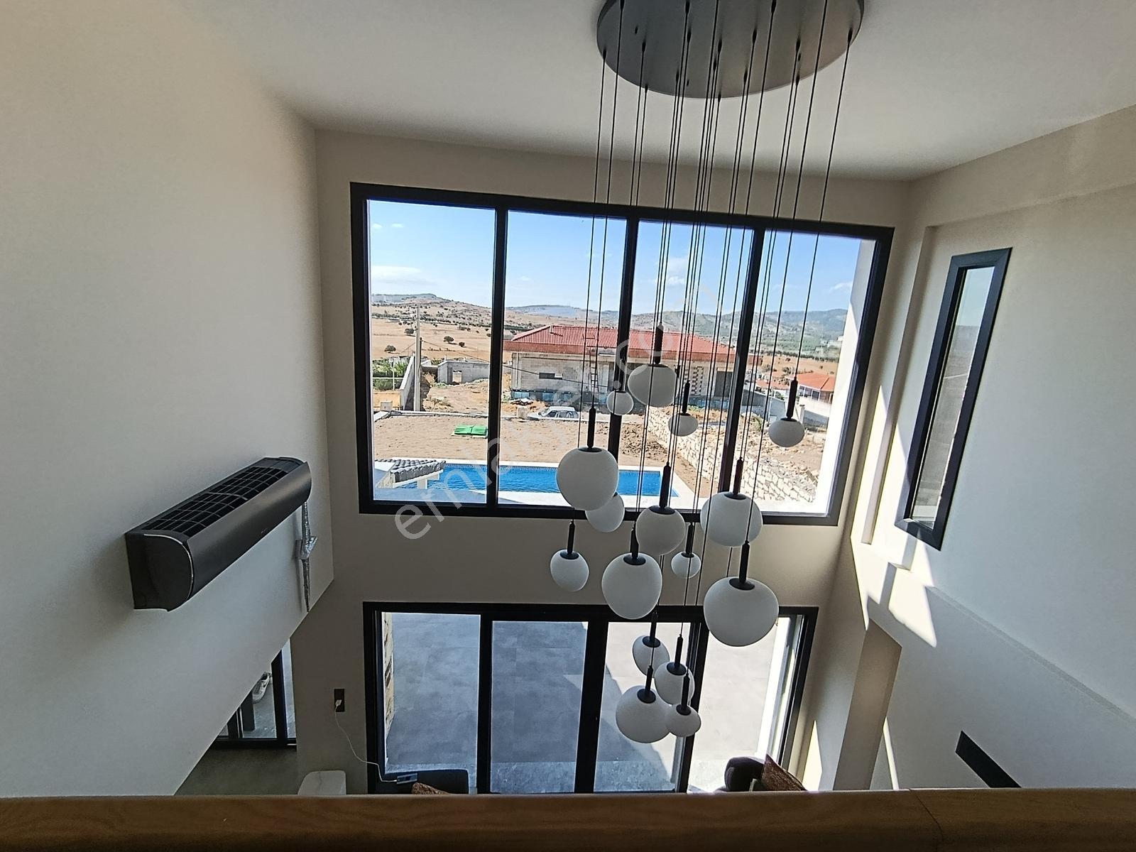 Foçaköyün En Değerli Bölgesinde 4+1 Havuzlu Villa Açıklamayı Oku — fotoğraf 19
