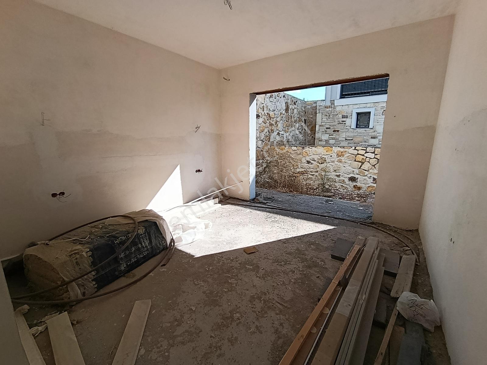 Foçaköyün En Değerli Bölgesinde 4+1 Havuzlu Villa Açıklamayı Oku — fotoğraf 23