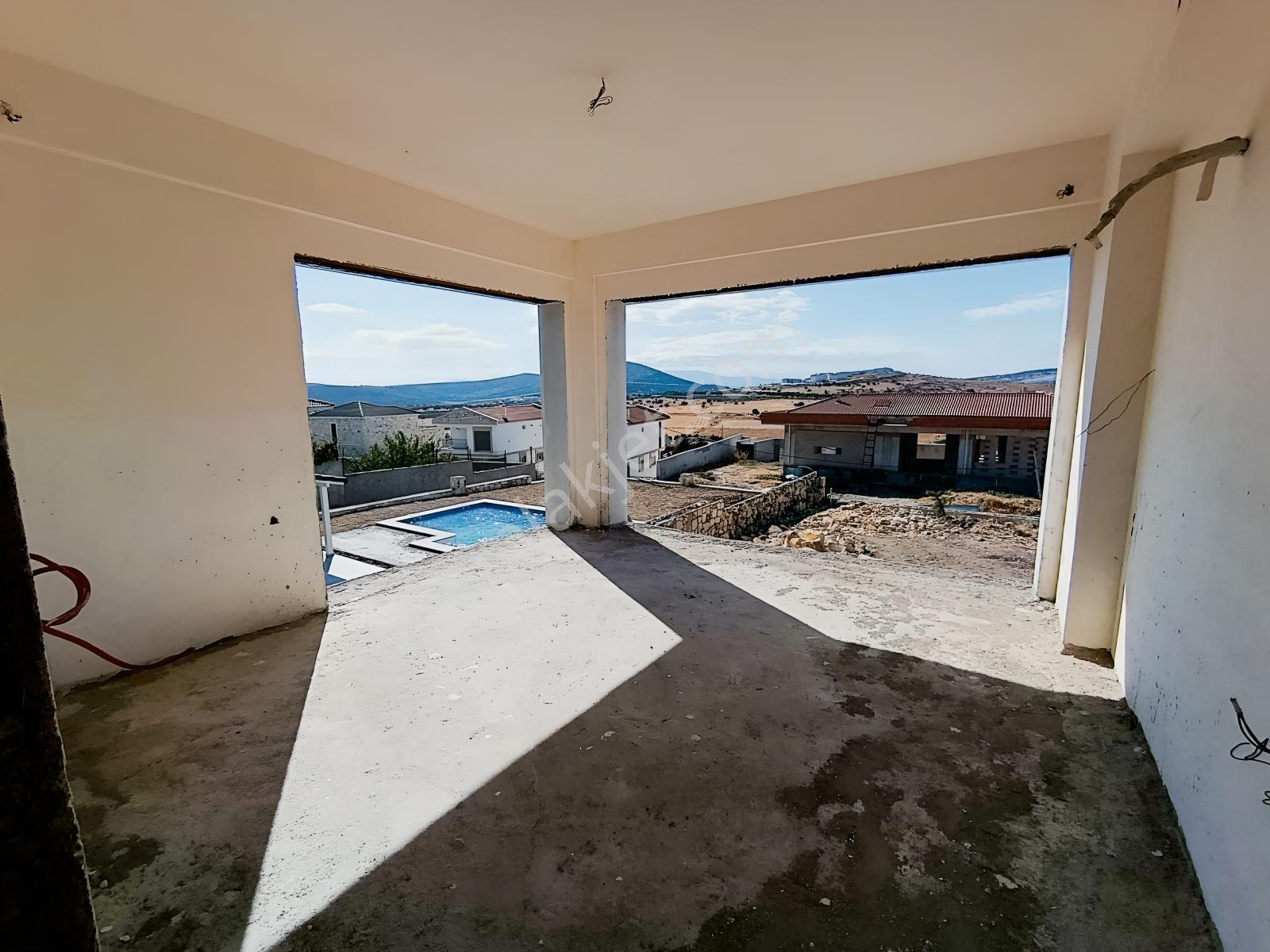 Foçaköyün En Değerli Bölgesinde 4+1 Havuzlu Villa Açıklamayı Oku — fotoğraf 29