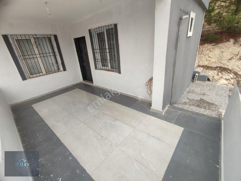 Roxy Group'tan Almalı'da Asfalt Yol Üzeri 2+1 Bağ Evi Tek Tapu — fotoğraf 2