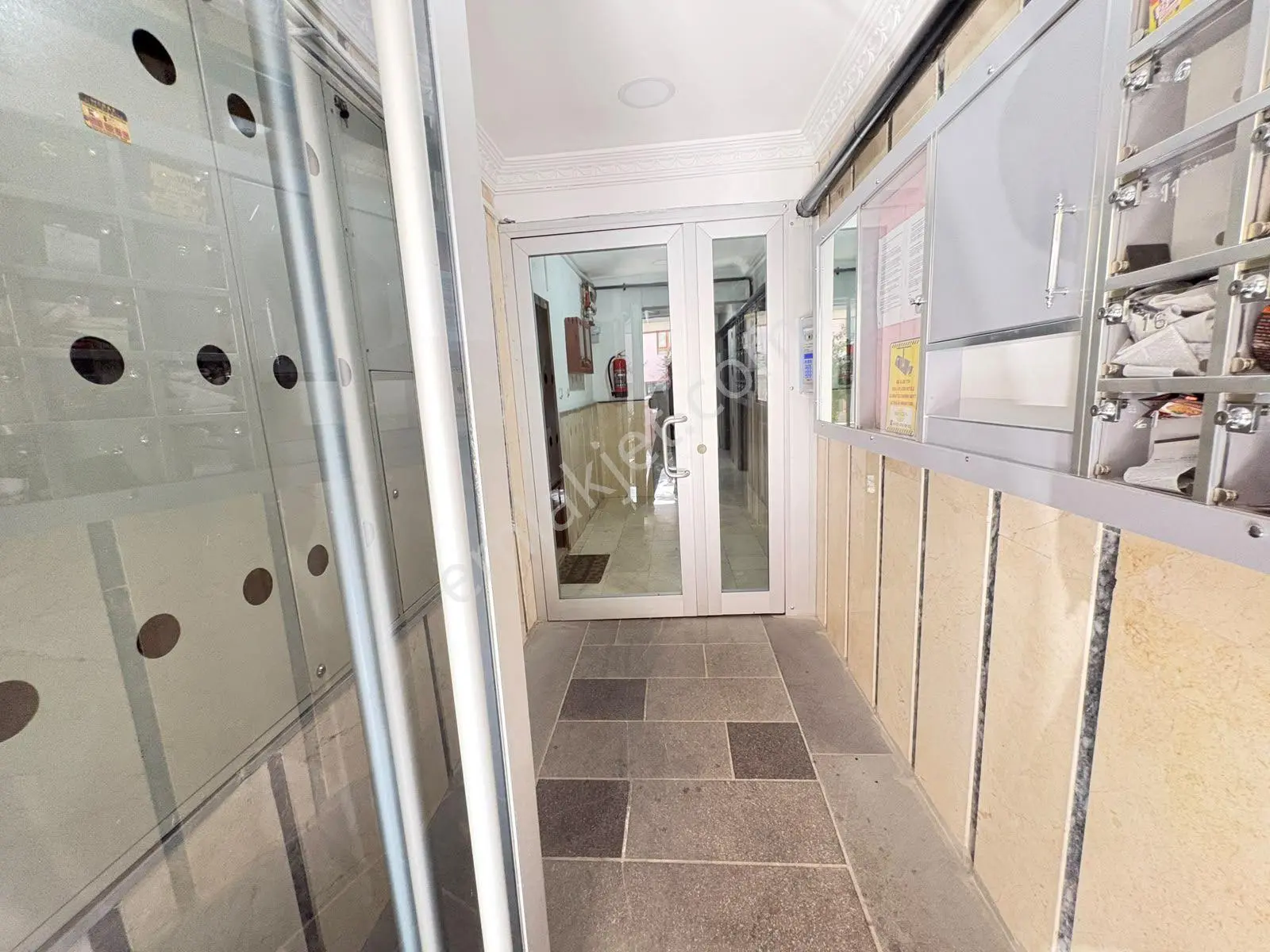 Göraldan 3+1 Ara Kat Ön Cephe Kabil Caddesi Yakını Boş Daire — fotoğraf 4