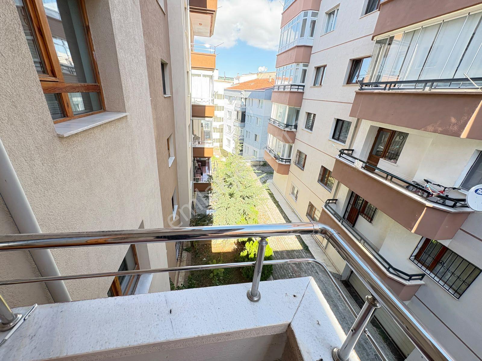 Göraldan 3+1 Ara Kat Ön Cephe Kabil Caddesi Yakını Boş Daire — fotoğraf 27