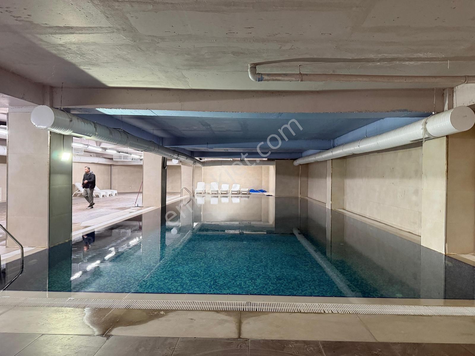 Metronun Dibinde Lüxera Meydanda Satılık 3+1havuzlu Site Dairesi — fotoğraf 16