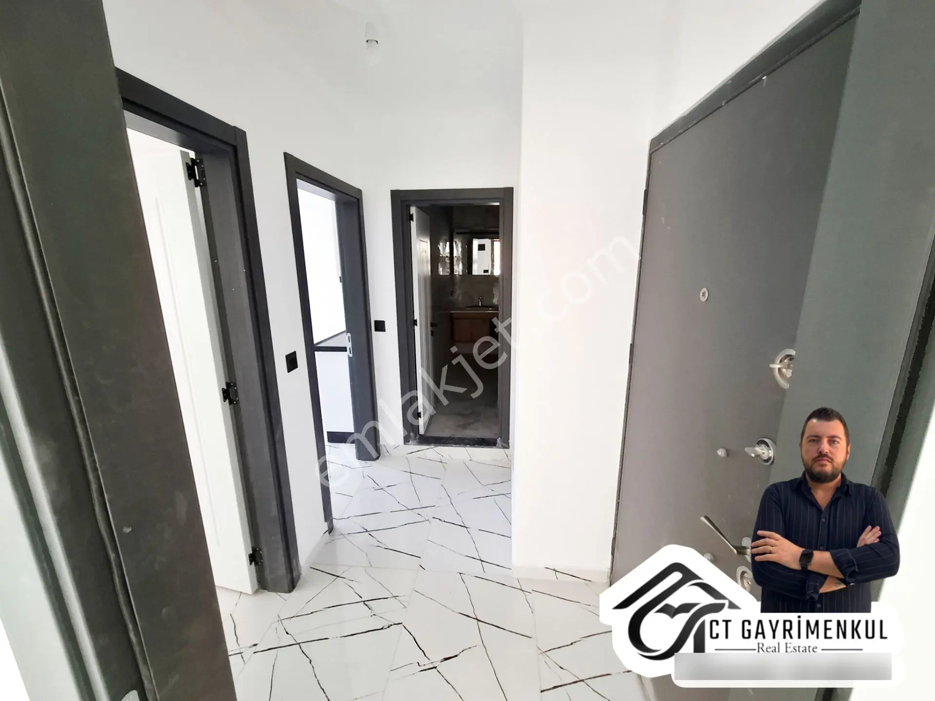 Didim'de Satılık 2+1 Sıfır Daire Merkez'de Orta Kat Ön Cephe Asansörlü ! — fotoğraf 21
