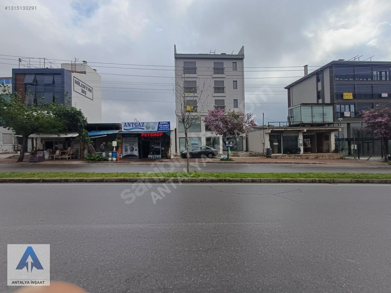 Kütükçü Köprüsüne Yakın Y.emek Mah 3 Katlı Kiralık Dükkan