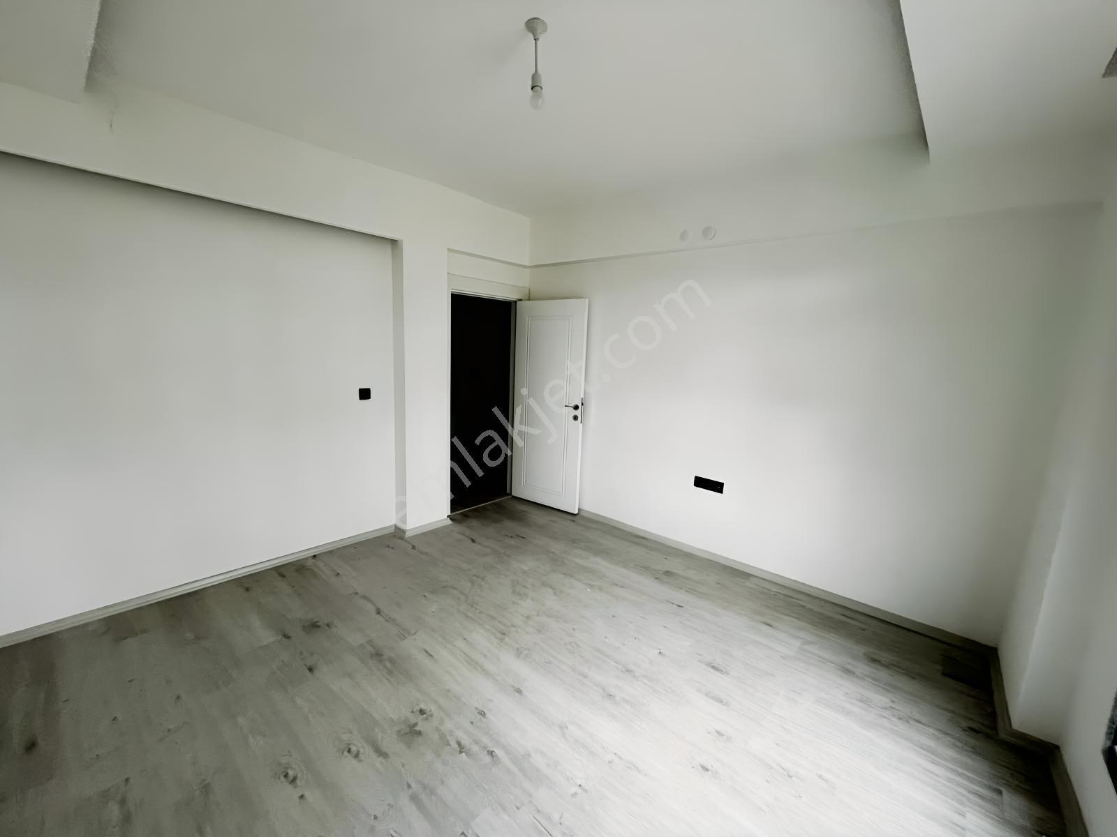 Mevlana Mah Sıfır 3+1 Yatay Mimarili Geniş Kiralık Daire 166/1 — fotoğraf 2