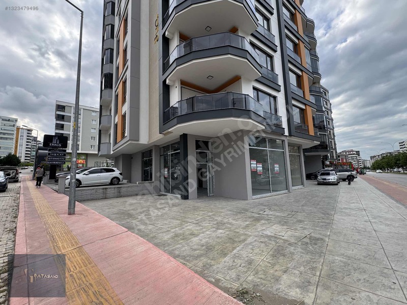 Atakent Çağaloğlunda Kiralık Prestijli 320m² Köşebaşı Dükkan