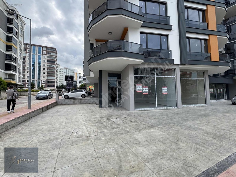 Atakent Çağaloğlunda Kiralık Prestijli 320m² Köşebaşı Dükkan — fotoğraf 4