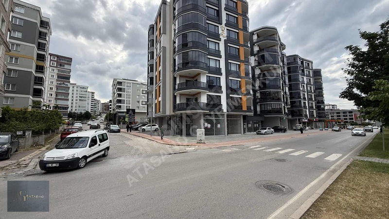 Atakent Çağaloğlunda Kiralık Prestijli 320m² Köşebaşı Dükkan — fotoğraf 7