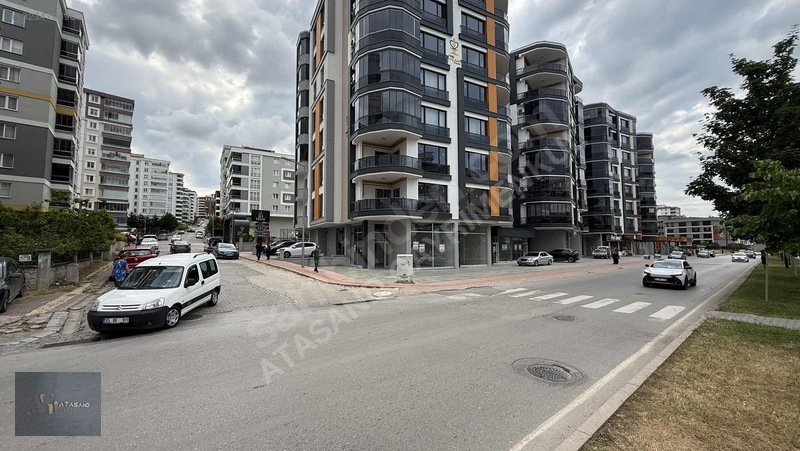 Atakent Çağaloğlunda Kiralık Prestijli 320m² Köşebaşı Dükkan — fotoğraf 8