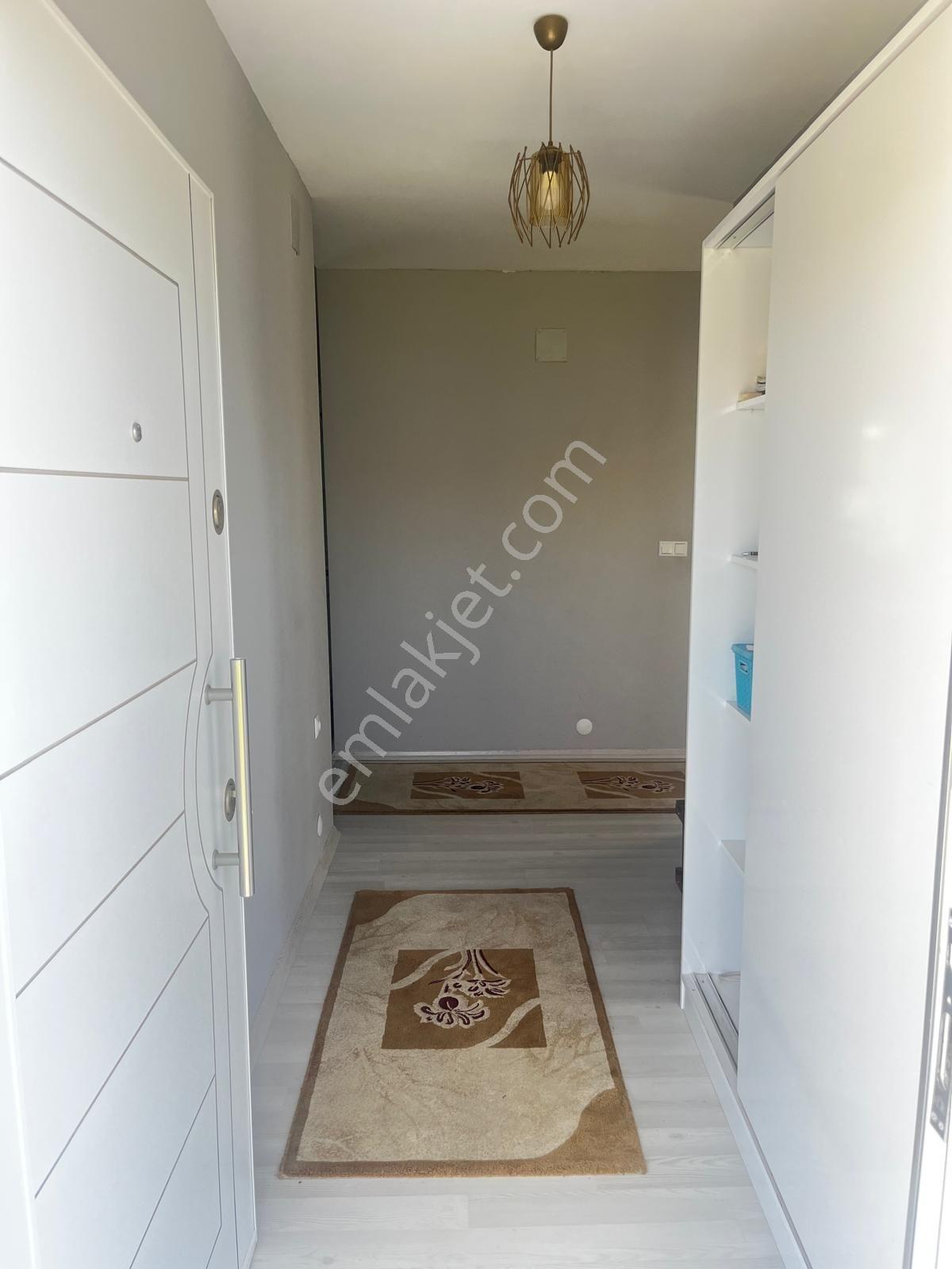 Sevindikli’de 550 M² Arsa İçerisinde Müstakil 2+1 Ev — fotoğraf 3