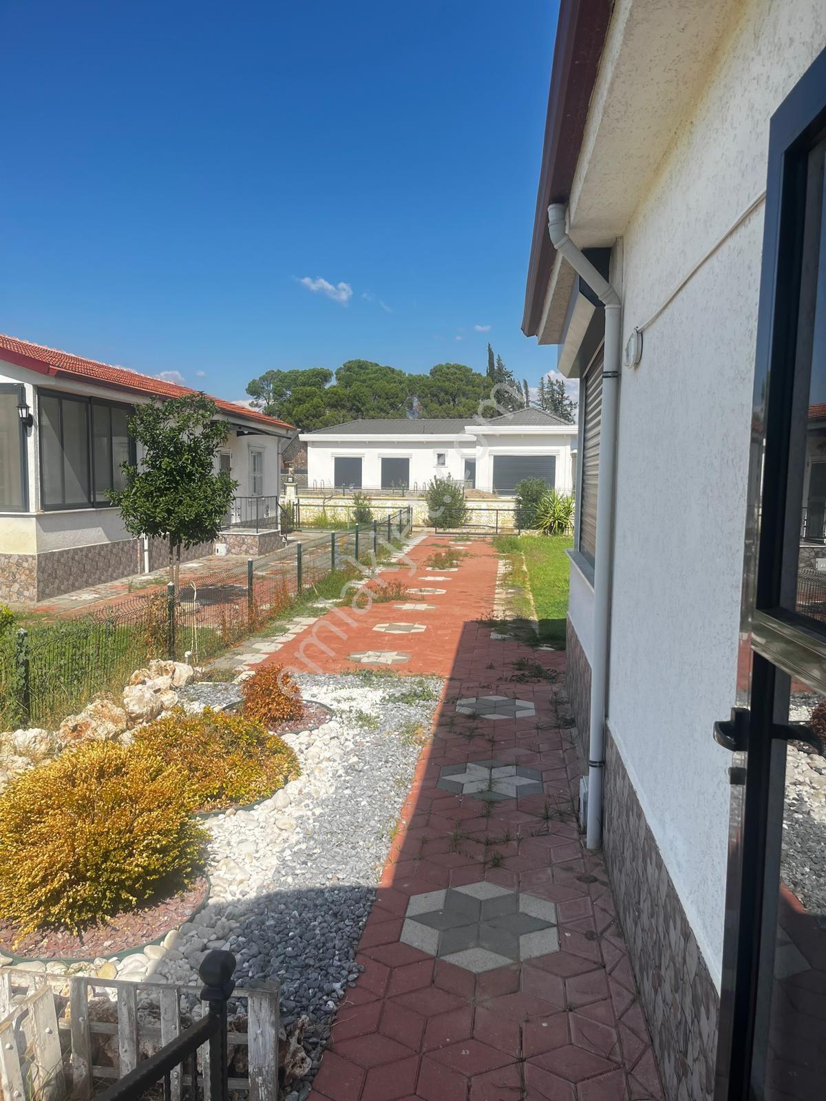 Sevindikli’de 550 M² Arsa İçerisinde Müstakil 2+1 Ev — fotoğraf 4