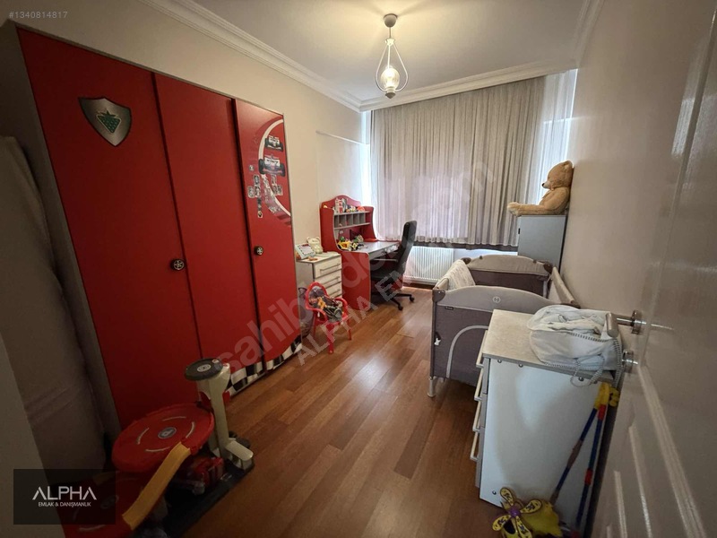 Alpha Emlak'tan Merkezi Konumda Eşyalı Kiralık 3+1 Daire — fotoğraf 2