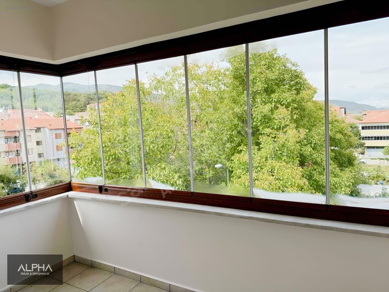 Alpha Emlak'tan Merkezi Konumda Eşyalı Kiralık 3+1 Daire — fotoğraf 16